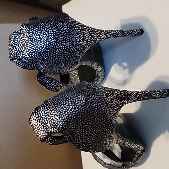 High heels - Picture 3 of 3